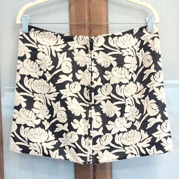 Rachel Roy Black and Taupe Raised Textured Floral Skirt - Size 6 - Picture 2 of 10